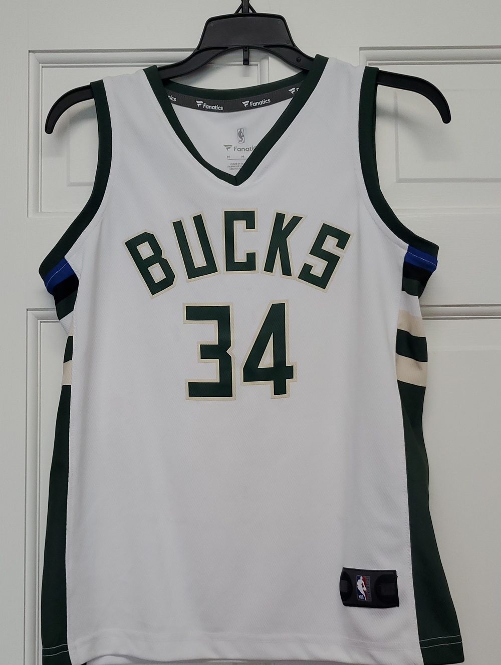 NBA STORE BUCKS JERSEY #34 Kids Medium